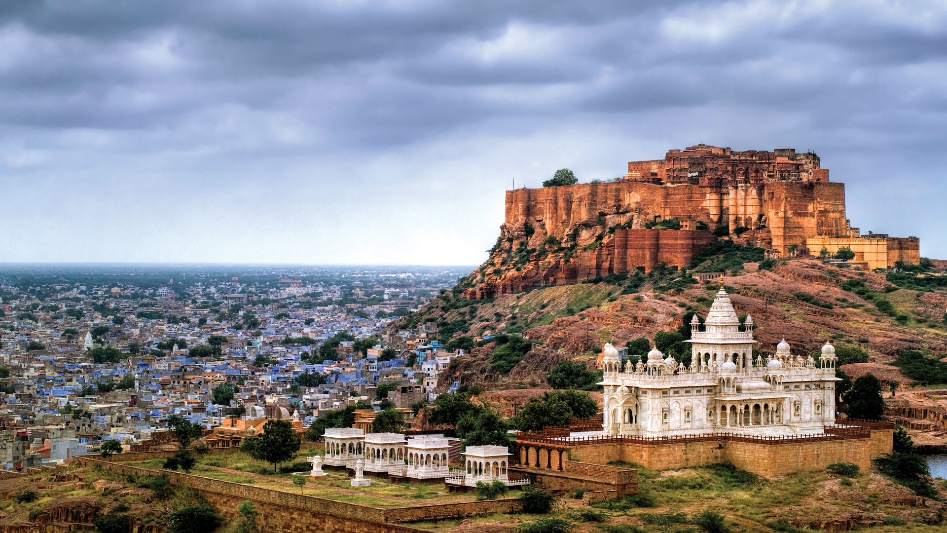 Top 10 Places to Visit in North India: From the Himalayas to the Desert